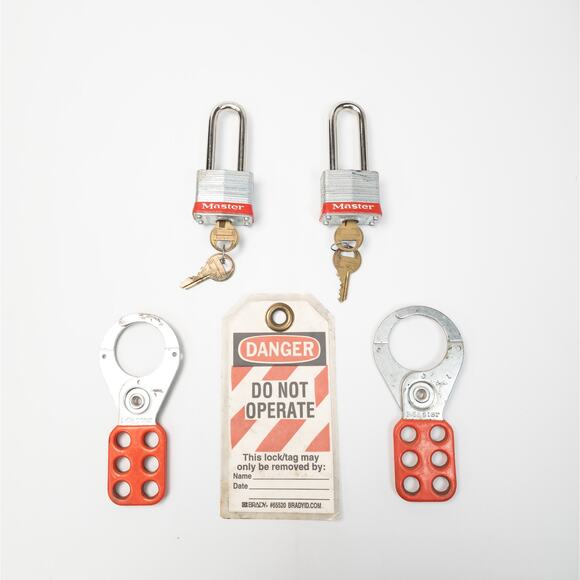 Master Lock Lockout Tagout Set - 2 Locks, 2 Hasps and Danger Tag Safety - Picture 1 of 7